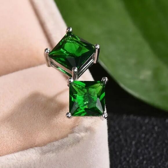 Green Natural Zircon Stud Push Back Earrings on 925 Sterling Silver - Picture 7 of 12